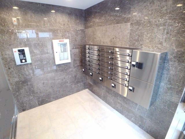 【エントランス】 | コンフォール　ｆ | 落ち着いたエントランスです