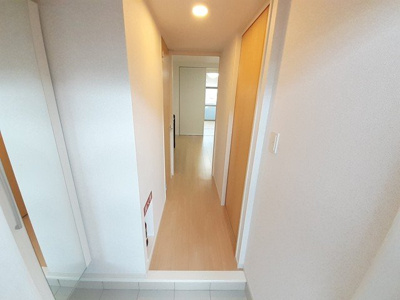 【玄関】 | コンフォール　ｆ | 収納もある玄関です