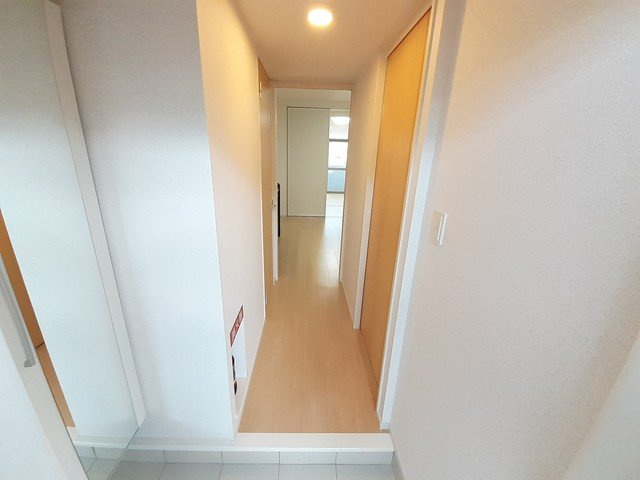 【玄関】 | コンフォール　ｆ | 収納もある玄関です