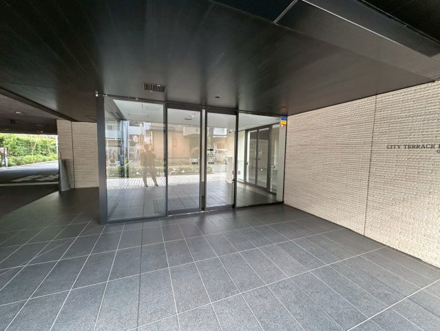 シティテラス川崎鈴木町ガーデンズのエントランス