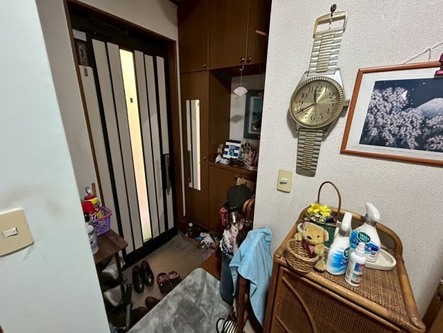 春日部市増富　中古戸建の玄関