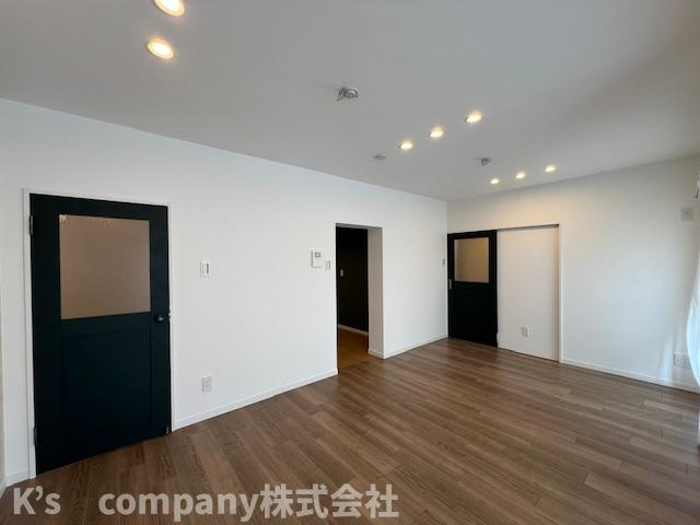 茅ヶ崎市赤松町　ハイマート辻堂3階の居間・リビング|照明器具も新規交換済みリビングルーム◇◇