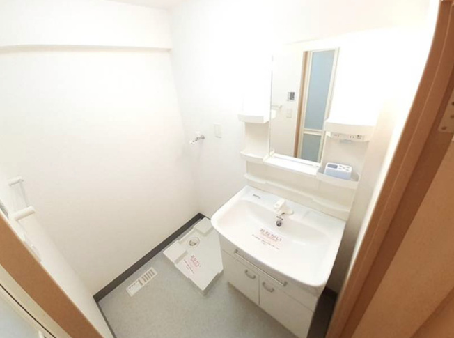 【洗面所】 | ウエストロード・キャッスル | 忙しい朝には欠かせない洗面所です