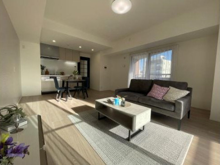 東急ドエル・アルス横濱元町の居間・リビング|明るい陽射しが射し込み風も良く抜けるので心地良いリビングです。