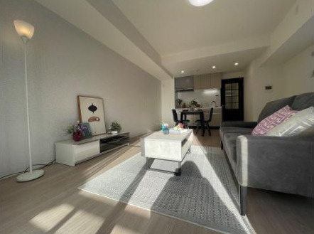 東急ドエル・アルス横濱元町の居間・リビング|ゆとりのあるダイニングスペースになっているので家族の時間も楽しめそうですね。