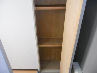 ウエストグランアベニュー六角のその他|玄関横の物入れ