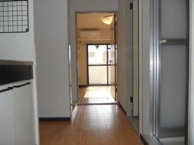 ウエストグランアベニュー六角の内装|玄関から