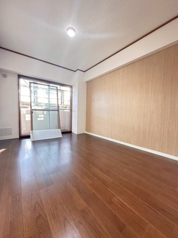 青葉丘マンションの洋室