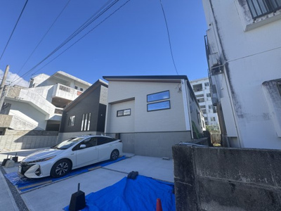 【外観】 | 宜野湾市大山（全2棟） | 2号棟　並列駐車3台完備♪