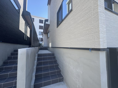 【エントランス】 | 宜野湾市大山（全2棟） | 2号棟　オシャレなエントランス♪