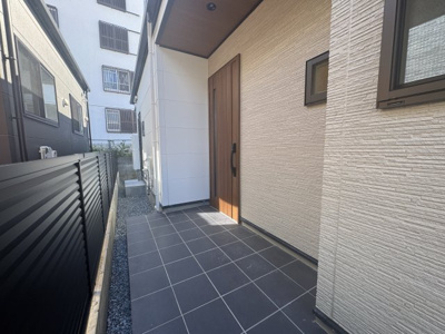 【玄関】 | 宜野湾市大山（全2棟） | 2号棟　スマートキー付き♪