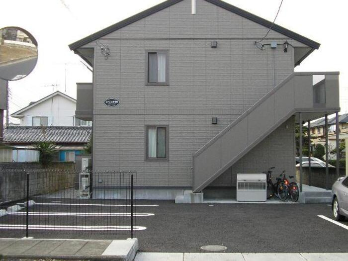 モナリエ水神前の外観