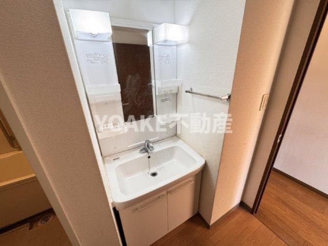コーポレート中央林間2号棟の洗面所|別号室の写真となります。現況優先。