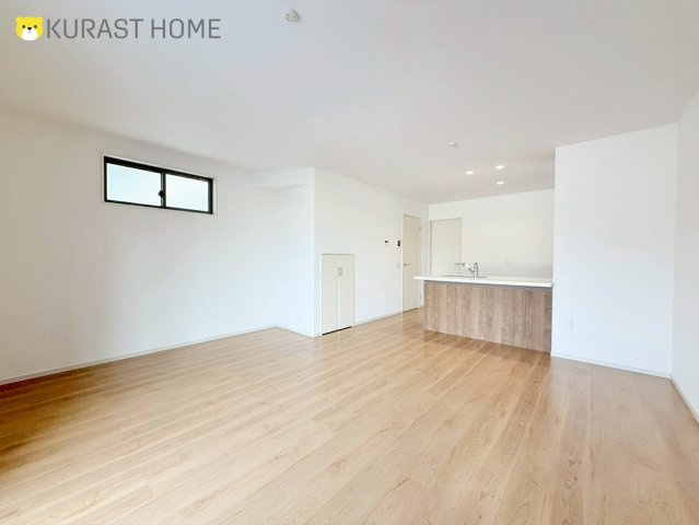 京都市右京区嵯峨野南浦町　新築戸建の居間・リビング