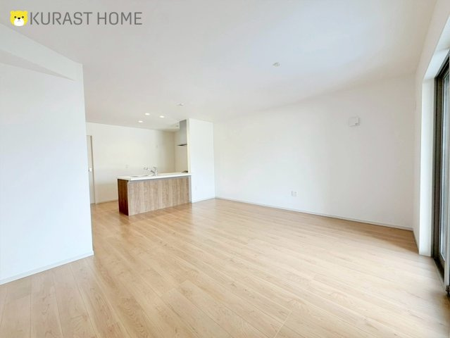 京都市右京区嵯峨野南浦町　新築戸建の居間・リビング