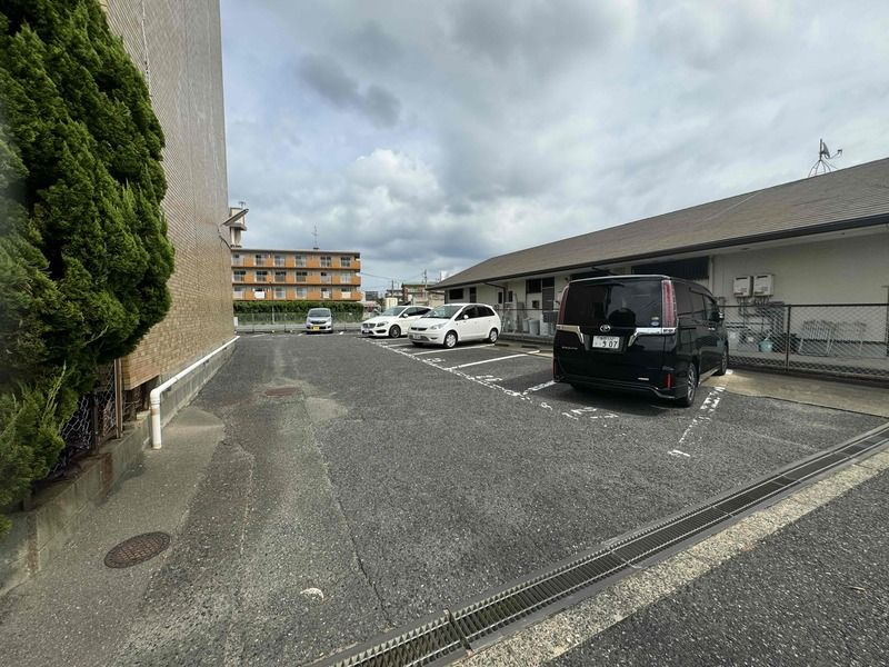 福岡市東区三苫４丁目の賃貸マンションの駐車場
