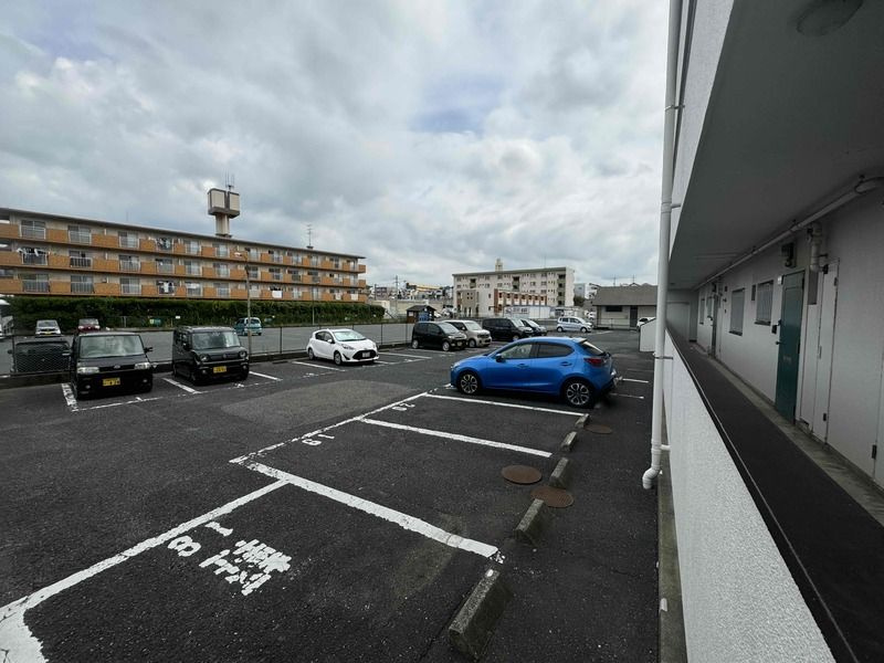 福岡市東区三苫４丁目の賃貸マンションの駐車場