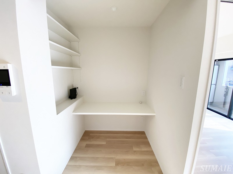 ステラメゾン田端の内装|リビングの机です☆