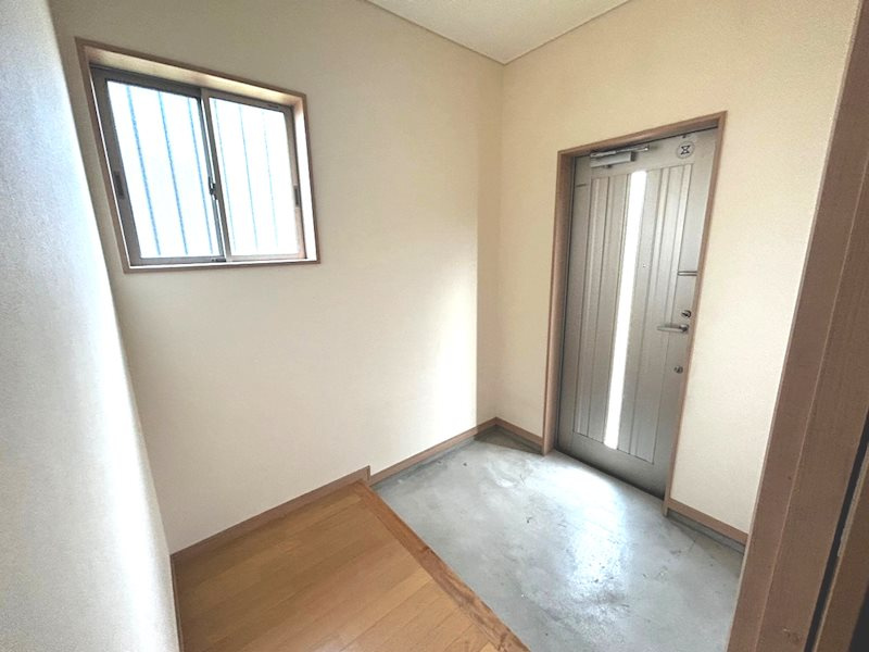 中古戸建　豊橋市大村町大ノ前87番地2の玄関|広々した玄関です！