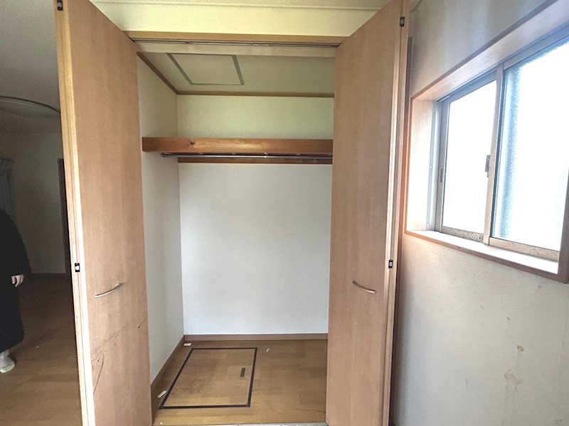 中古戸建　豊橋市大村町大ノ前87番地2の収納|キッチン裏にパントリーあります！