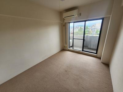 パラドール西院パートⅡの居間・リビング|洋室