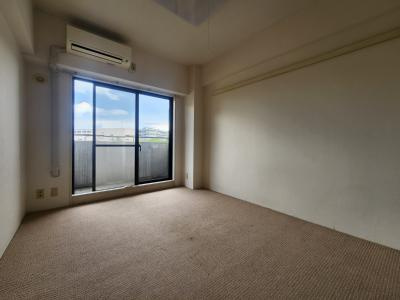 パラドール西院パートⅡの居間・リビング|洋室