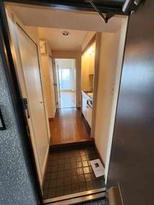 パラドール西院パートⅡの内装|玄関から～