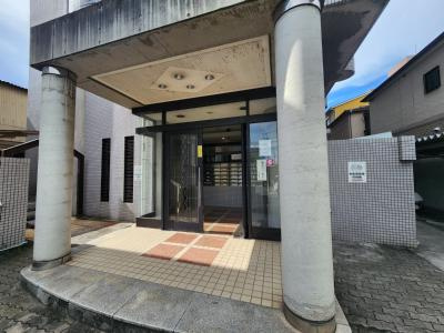 パラドール西院パートⅡのエントランス