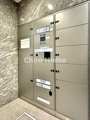 【設備】 | パレステージ上野 | 【宅配ボックス】在宅時・不在時に関わらず、居住者の代わりに非対面で宅配物を受け取ってくれる便利な設備です。わかりやすくご説明致しますので見学時にはお部屋だけではなく共用部分もぜひチェックしてください。