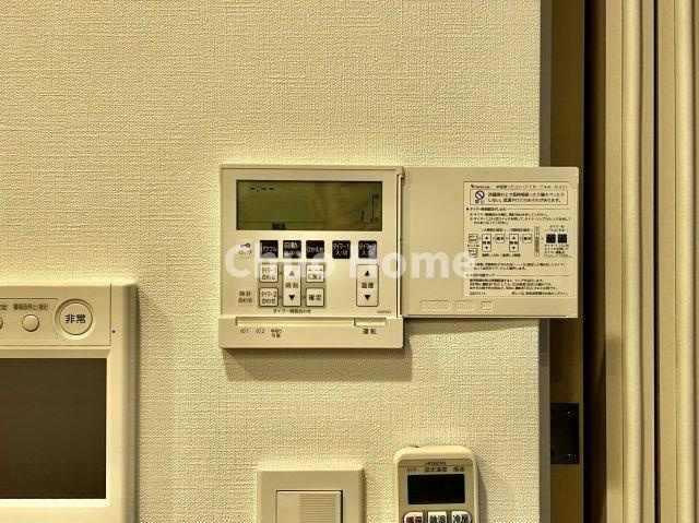 パレステージ上野の冷暖房・空調設備|【床暖房】冬は足元から暖めてくれる床暖房はエアコンとは違って埃が舞いませんので健康にも良さそうですね。