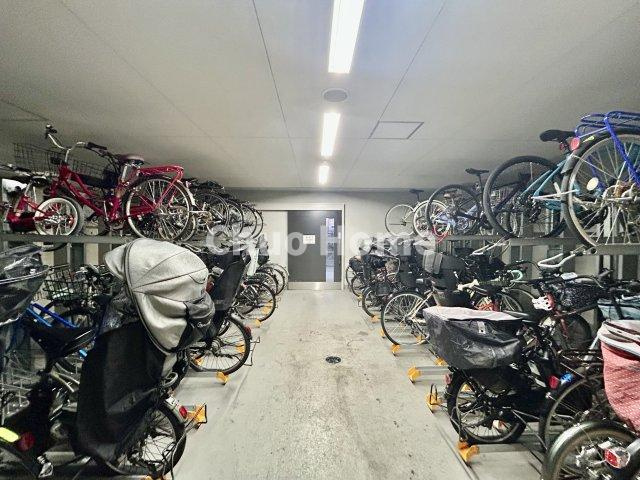 パレステージ上野の駐輪場|【自転車置き場】最新の空き状況や費用などの詳細は担当スタッフまでお問い合わせください。