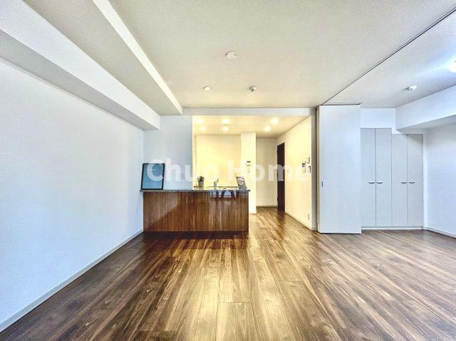 パレステージ上野の居間・リビング|【居間・リビング】「ＬＤＫは家族団らんをデザイン」広いＬＤＫでは家族が集まり一緒の時間を過ごせる工夫がされております。何気ない一日の当たり前のひとコマがいつか一生の宝物になります