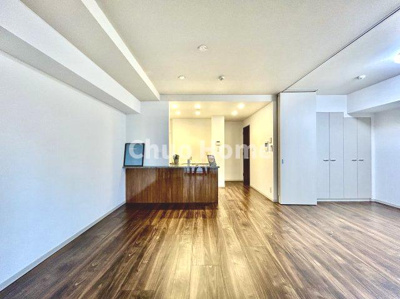 【居間・リビング】 | パレステージ上野 | 【居間・リビング】「ＬＤＫは家族団らんをデザイン」広いＬＤＫでは家族が集まり一緒の時間を過ごせる工夫がされております。何気ない一日の当たり前のひとコマがいつか一生の宝物になります