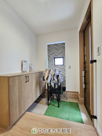 ワイウッドコート小山市中久喜第1期の玄関|広々とした玄関スペース♪