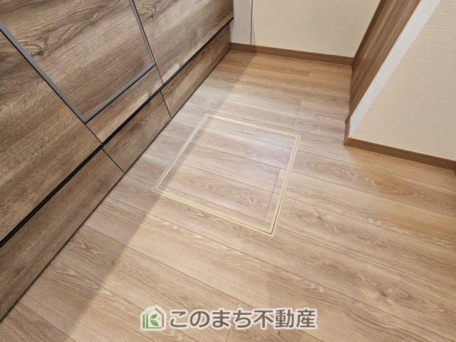 ワイウッドコート小山市中久喜第1期の収納|床下収納は意外と容量があり、日常のストックにも大活躍です♪