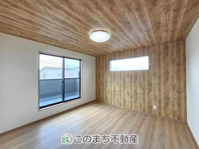 ワイウッドコート小山市中久喜第1期の洋室|南向きで陽当たりの良い洋室♪風通しもよく快適です☆