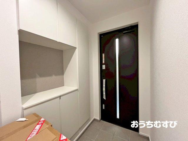 守山区新守西 (残2棟)の玄関