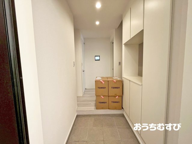 守山区新守西 (残2棟)の玄関