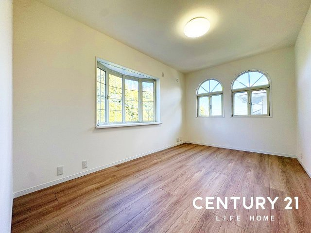 【洋室】 | 東急田園都市線「鷺沼」中古戸建 | 落ち着いた色調の洋室です