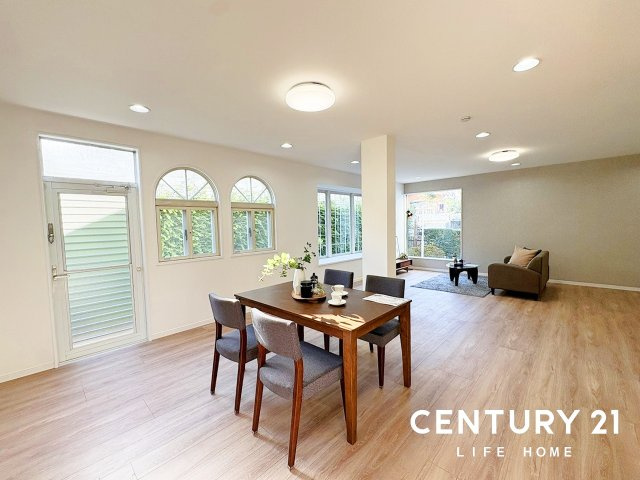 【居間・リビング】 | 東急田園都市線「鷺沼」中古戸建 | ゆったりとした居間です