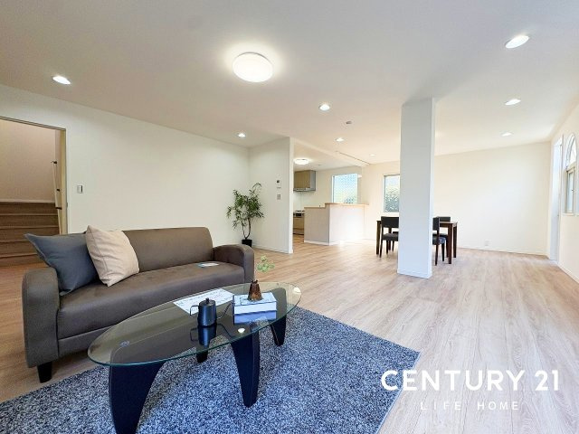 【居間・リビング】 | 東急田園都市線「鷺沼」中古戸建 | おしゃれな居間です