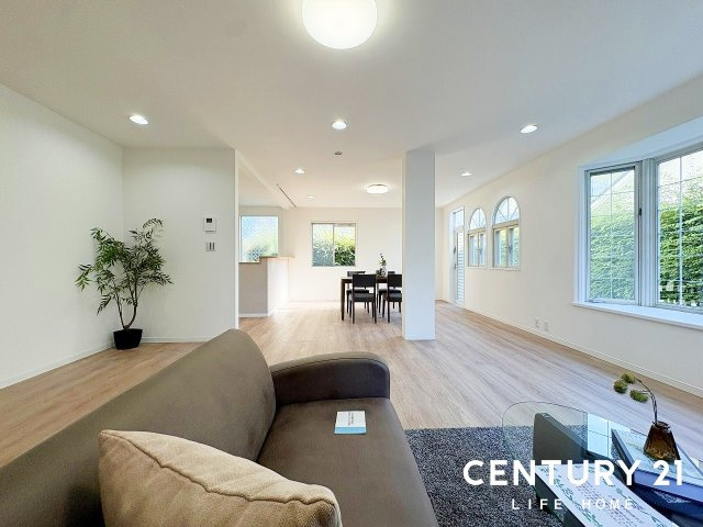 【居間・リビング】 | 東急田園都市線「鷺沼」中古戸建 | こちらの居間で趣味の時間をお楽しみください