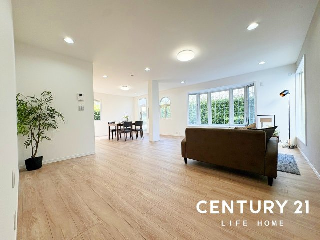 【居間・リビング】 | 東急田園都市線「鷺沼」中古戸建 | ゆったり過ごせるリビングです