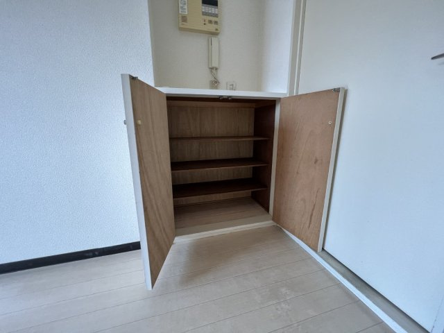 フローラル行徳の玄関