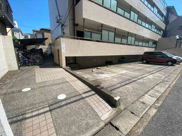 フローラル行徳のエントランス