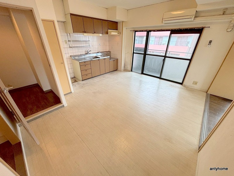 グローリーヨシダの居間・リビング