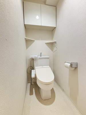 【トイレ】 | パレ東塚口Ⅰ | トイレには快適な温水洗浄便座付き