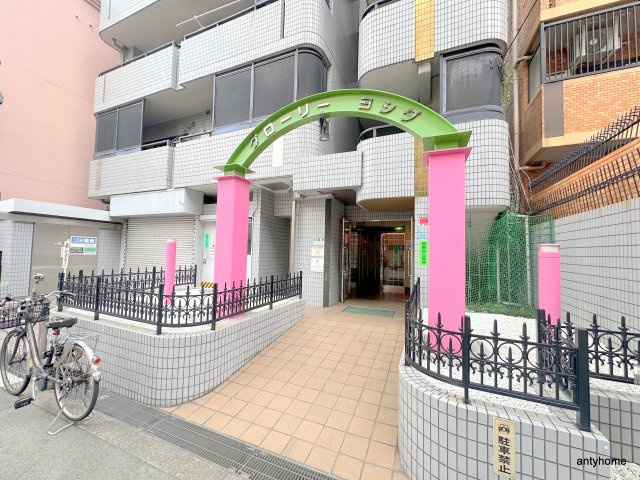 グローリーヨシダのエントランス