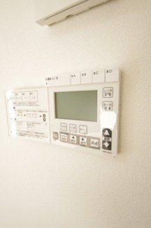 【冷暖房・空調設備】 | 【仲介手数料無料！！】日野市日野本町5丁目　新築戸建て（全2棟）2号棟　5480万円 | 床暖房コントロールパネル