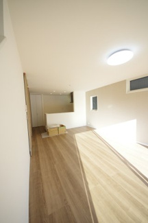 【居間・リビング】 | 【仲介手数料無料！！】日野市日野本町5丁目　新築戸建て（全2棟）2号棟　5480万円